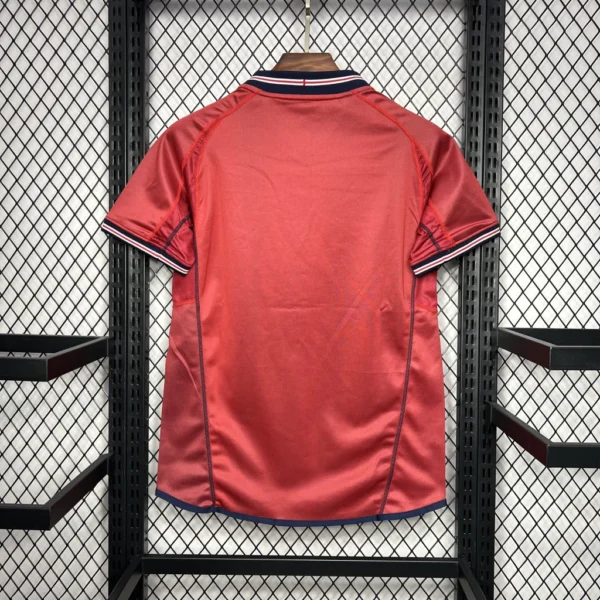 Camisa Retrô Clássica Seleção Inglaterra Away 2002 Vermelha Umbro - Imagem 5