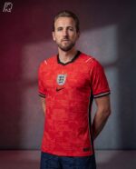 Camisa Seleção Inglaterra Away Versão Jogador Copa Do Mundo 2026 Vermelha Nike - Imagem 3