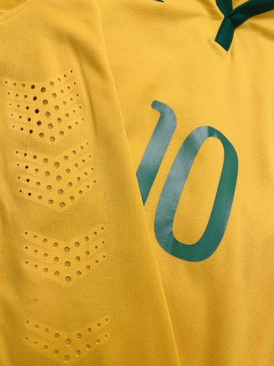 Camisa Retrô Clássica Seleção Brasileira Home- Brasil Amarelo – 2014 Nike - Imagem 4