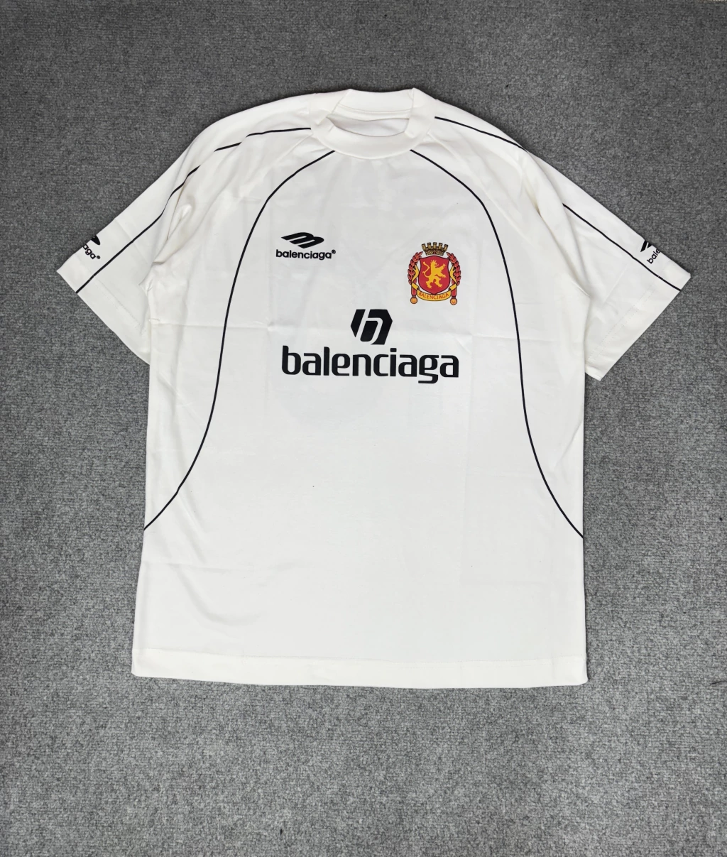 img_6724-662ba27a727752618b17631227607208-1024-1024 Camisa Balenciaga Oversized Branco Luxo Soccer - Imagem 1
