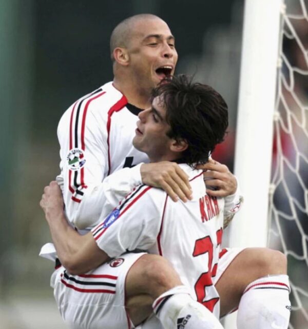 Camisa Retrô Milan Away 2006/2007 Ronaldo 99 Adidas - Imagem 3