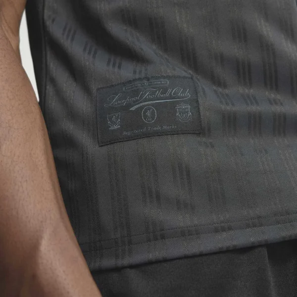 Camisa Retrô Liverpool Especial All-Black 1995/96 Preta Adidas - Imagem 3