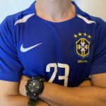 Camisa Retrô Clássica Seleção Brasileira Brasil – Nike Masculina – Versão Torcedor Azul – 2002 - Kaká 23 - Imagem 3