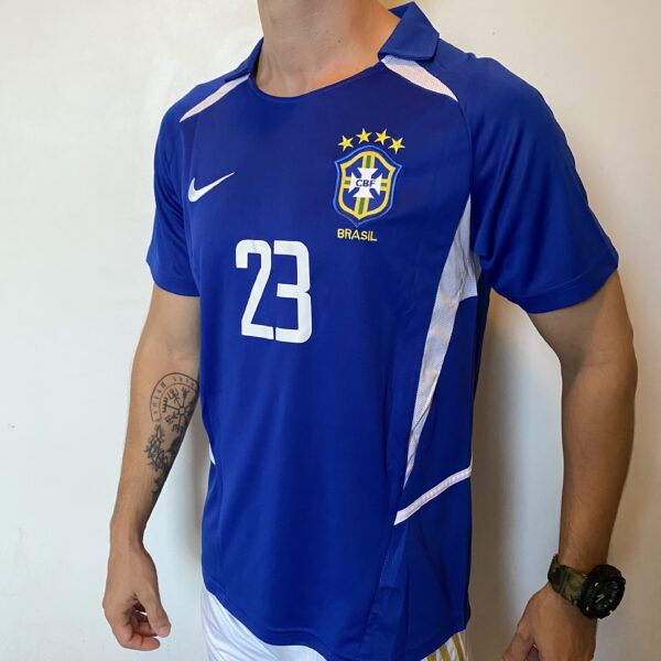 Camisa Retrô Clássica Seleção Brasileira Brasil – Nike Masculina – Versão Torcedor Azul – 2002 - Kaká 23 - Imagem 5