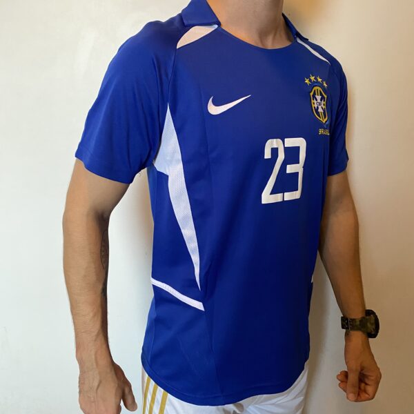 Camisa Retrô Clássica Seleção Brasileira Brasil – Nike Masculina – Versão Torcedor Azul – 2002 - Kaká 23 - Imagem 4