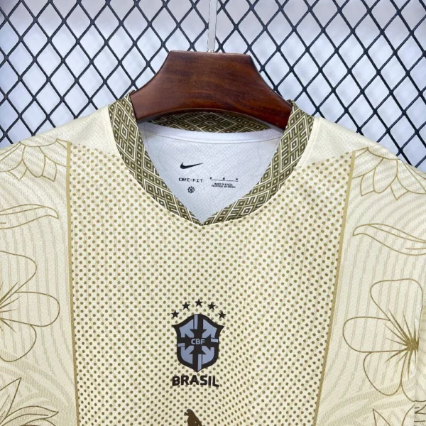 Camisa Brasil Seleção Brasileira Concept Arara Versão Torcedor Dourado 2026 Nike - Imagem 2