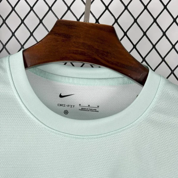 Camisa Brasil Seleção Brasileira Concept Cristo Redentor Versão Torcedor Verde 2025 Nike - Imagem 3